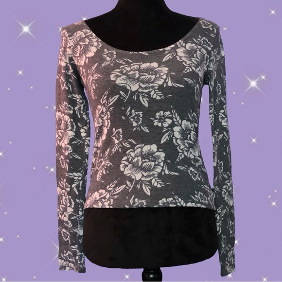 Mudd Sweaters - Mudd Clothing Women’s Gray and White Floral Sweater